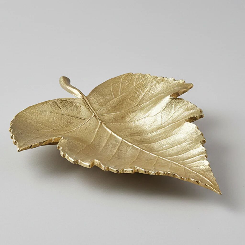 Plat décoratif feuille dorée en forme de cœur