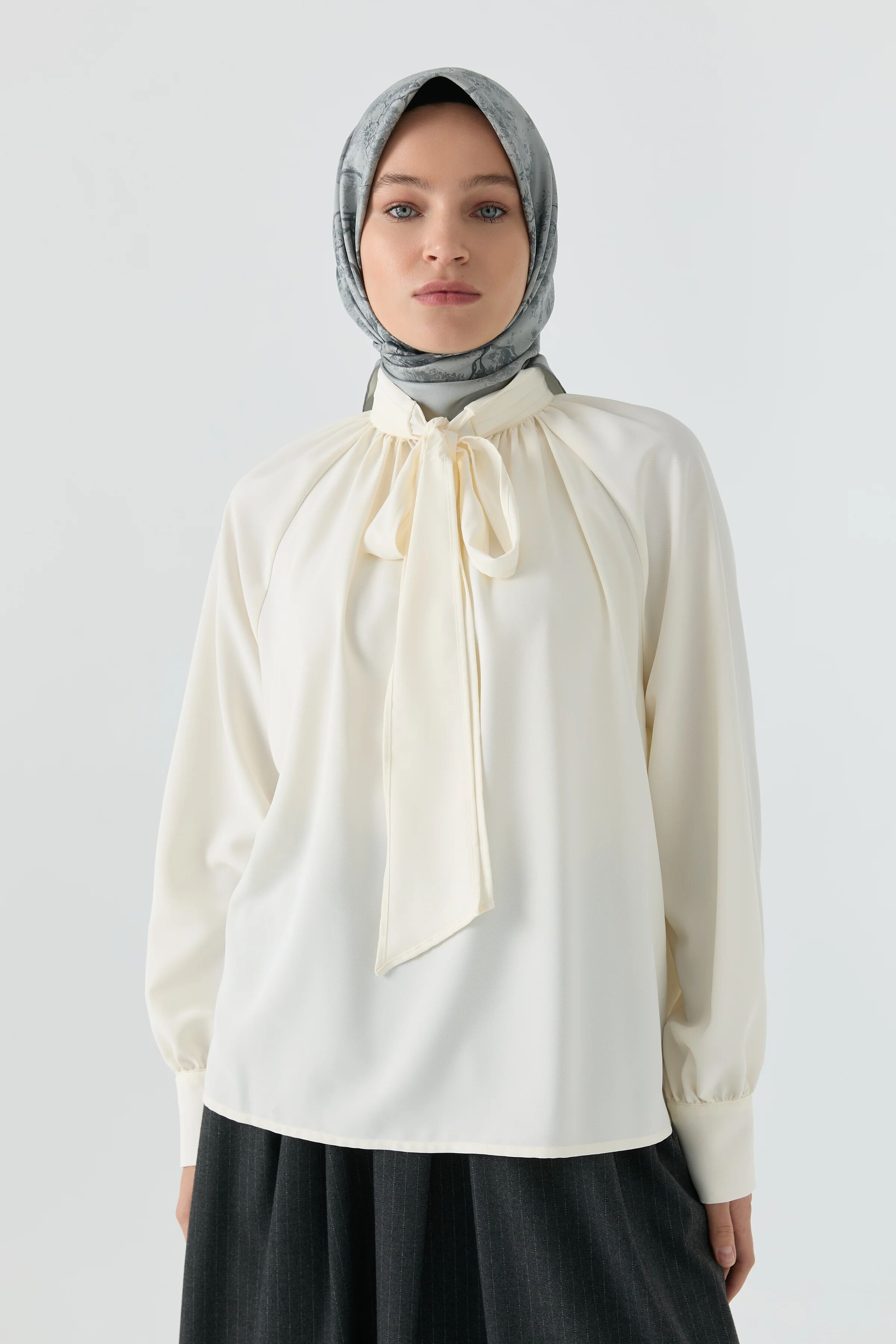 Chemisier Avec Détail Foulard