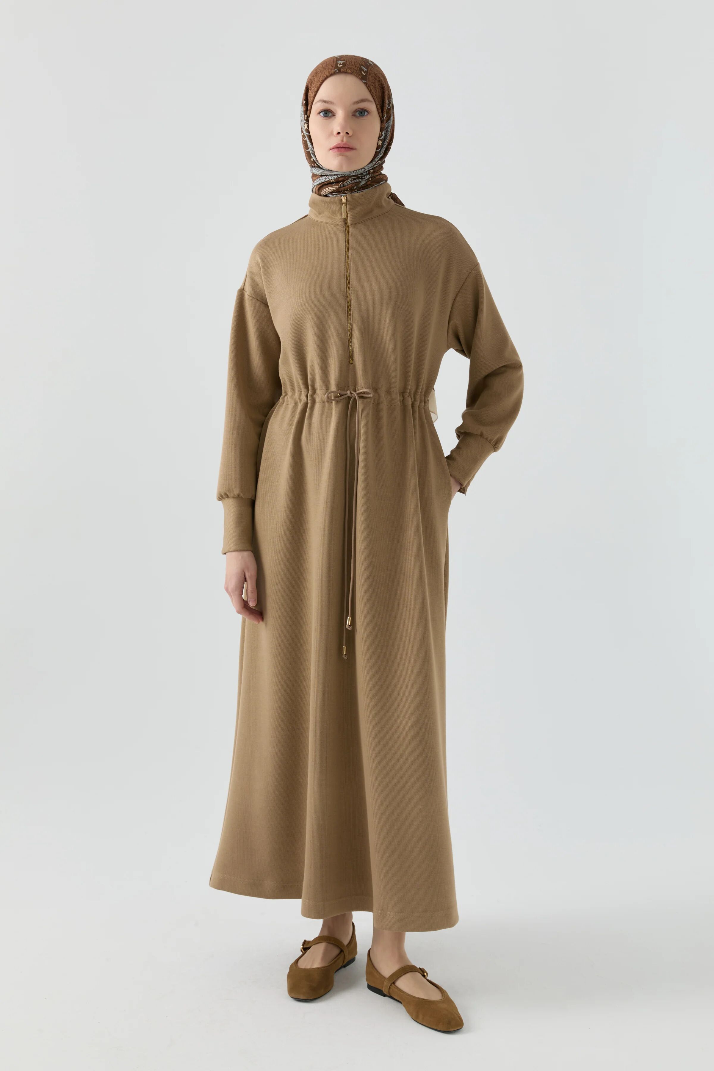 Robe Avec Fermetures Éclair Invisibles Aux Manches