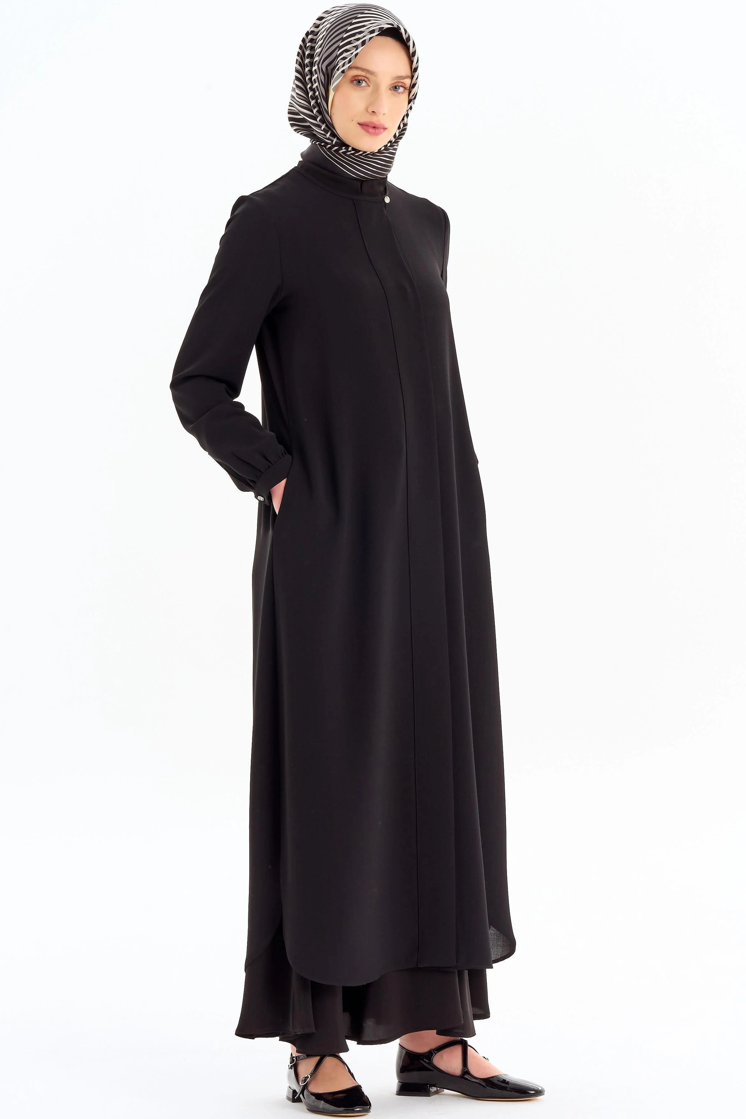 Abaya Col Rond Avec Patte Cachée