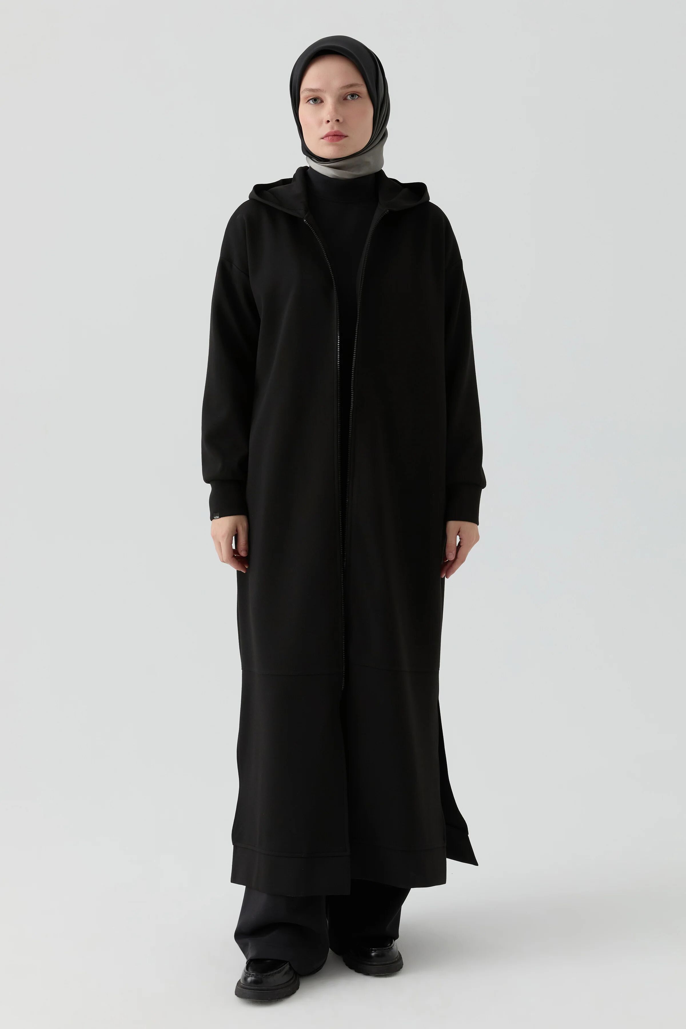 Abaya En Tricot À Capuche