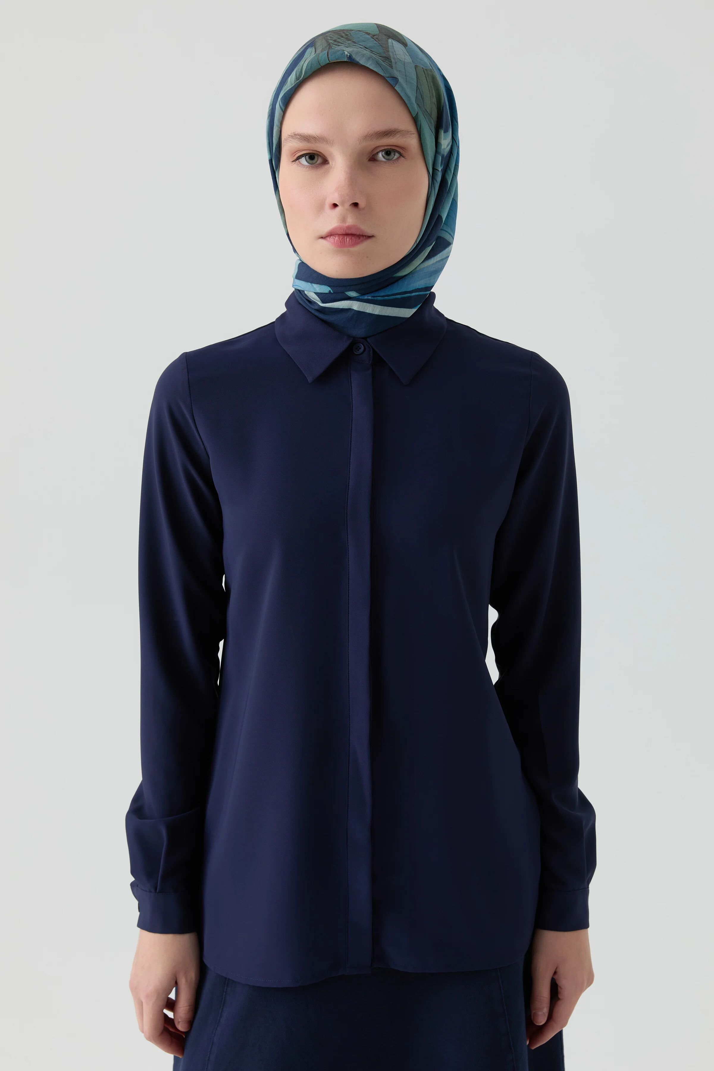 Chemise Basique À Patte De Boutonnage Cachée