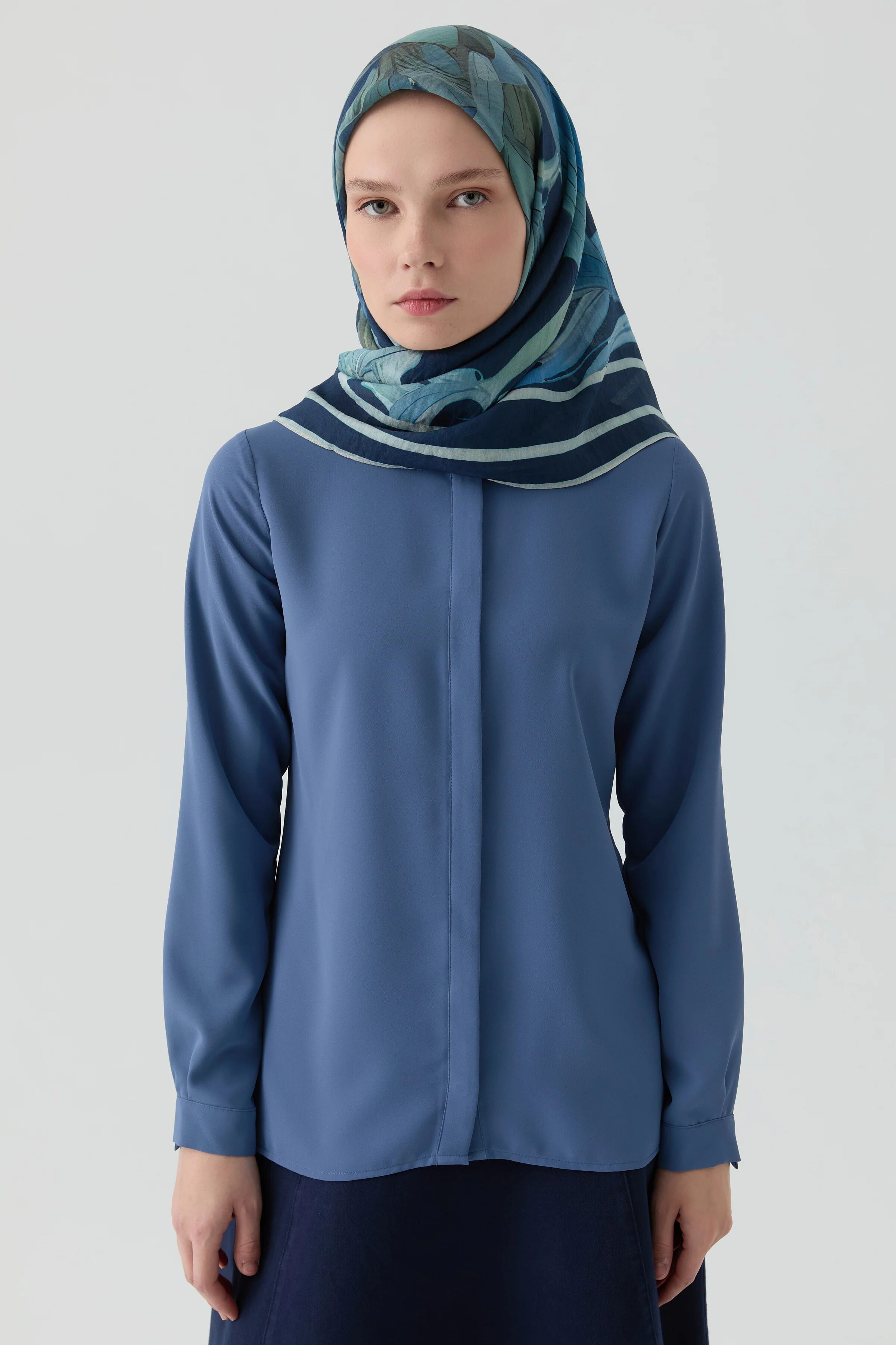 Chemise Basique À Patte De Boutonnage Cachée