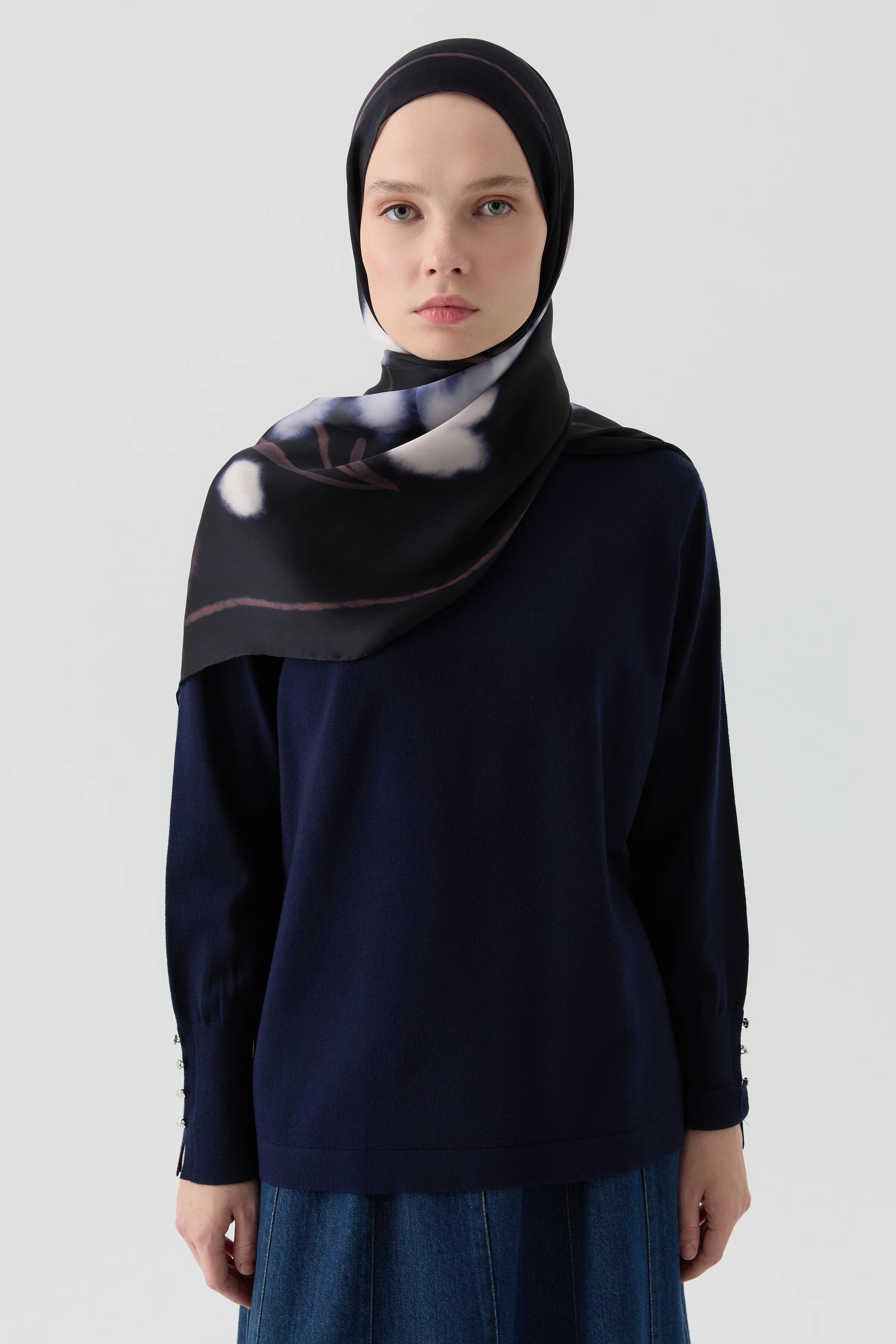 Pull Col Rond Avec Détails Boutons Aux Manches