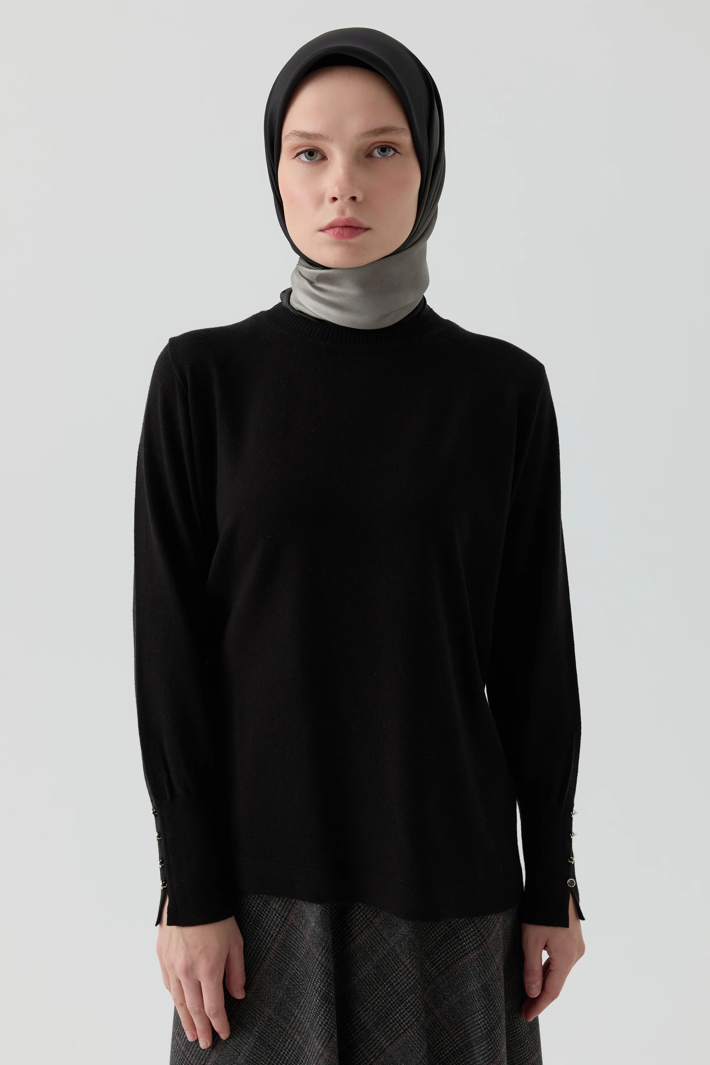 Pull Col Rond Avec Détails Boutons Aux Manches