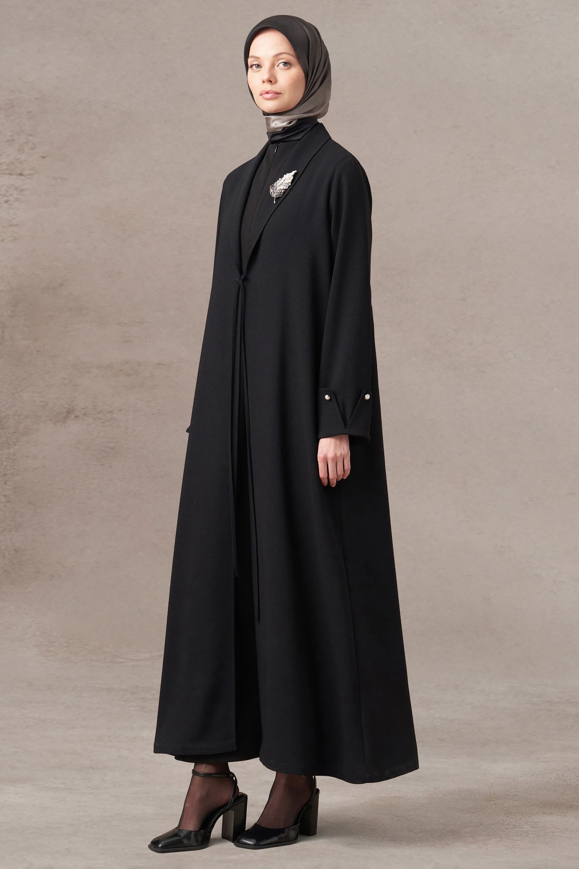 Abaya Avec Broche