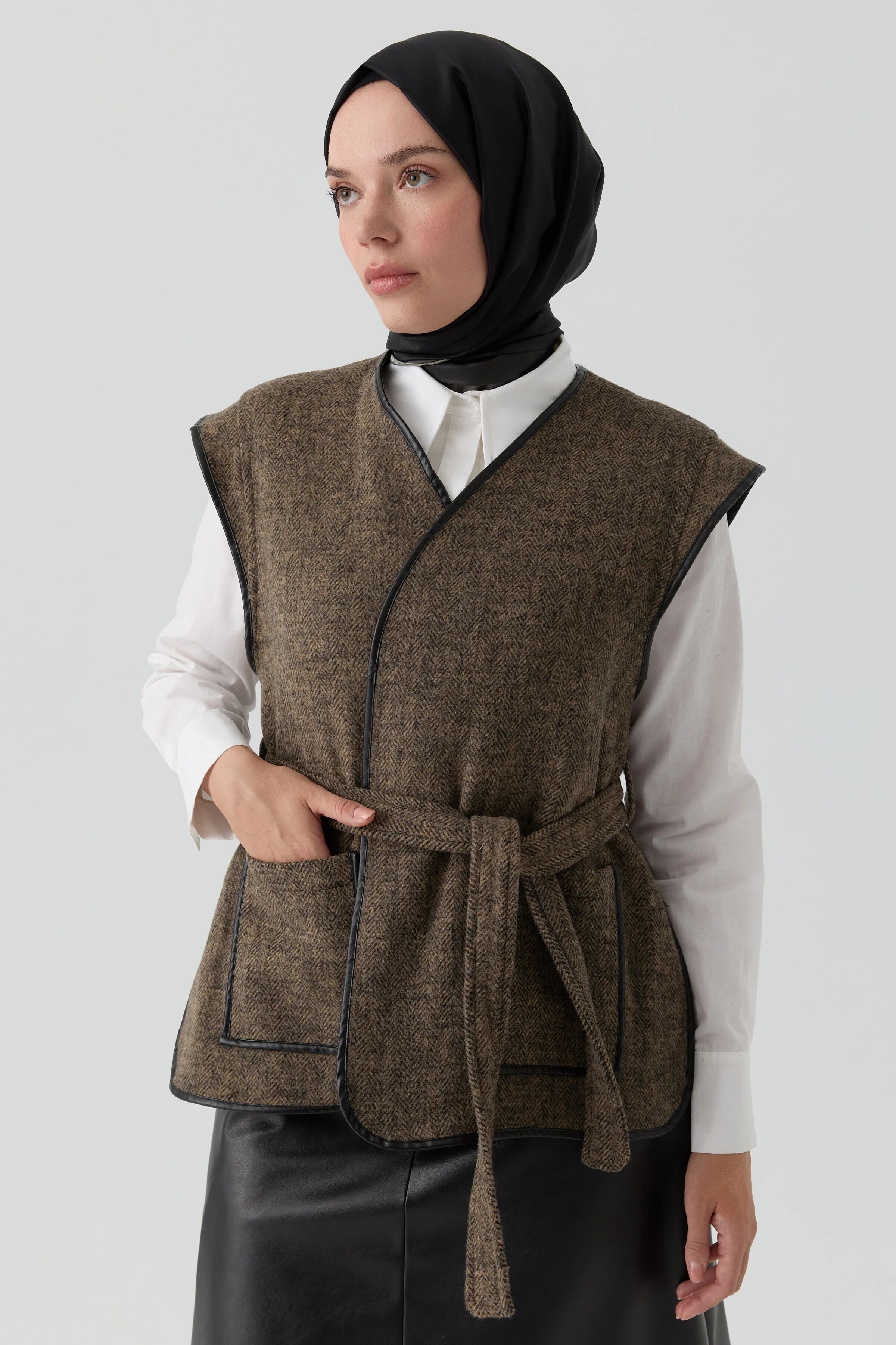 Gilet À Poches Avec Détails En Biais De Cuir