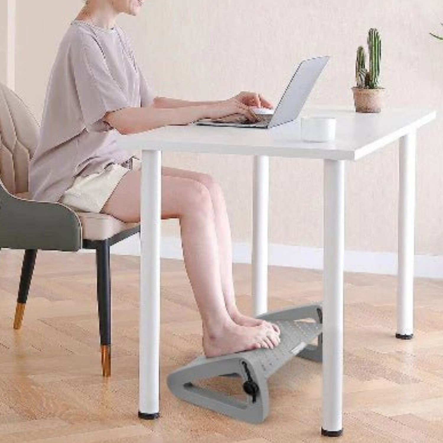 Repose-pieds À Bascule Sous Le Bureau À Rouleaux Reglable Repose-pieds En Plastique Avec Masseur thumbnail 3