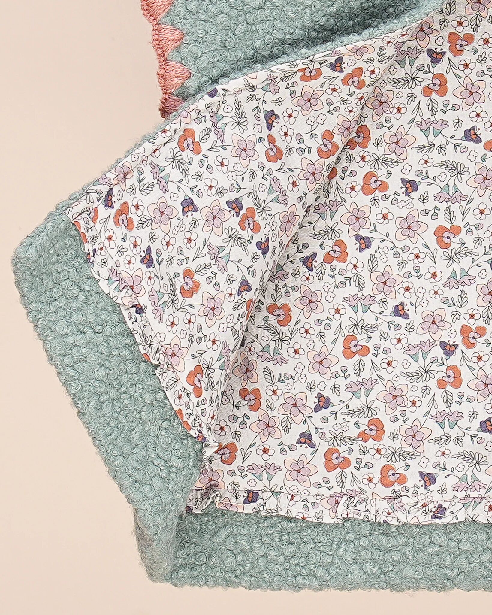 Gilet Bébé Sans Manches En Tissu Bouclette – Doublure Fleurie thumbnail 3