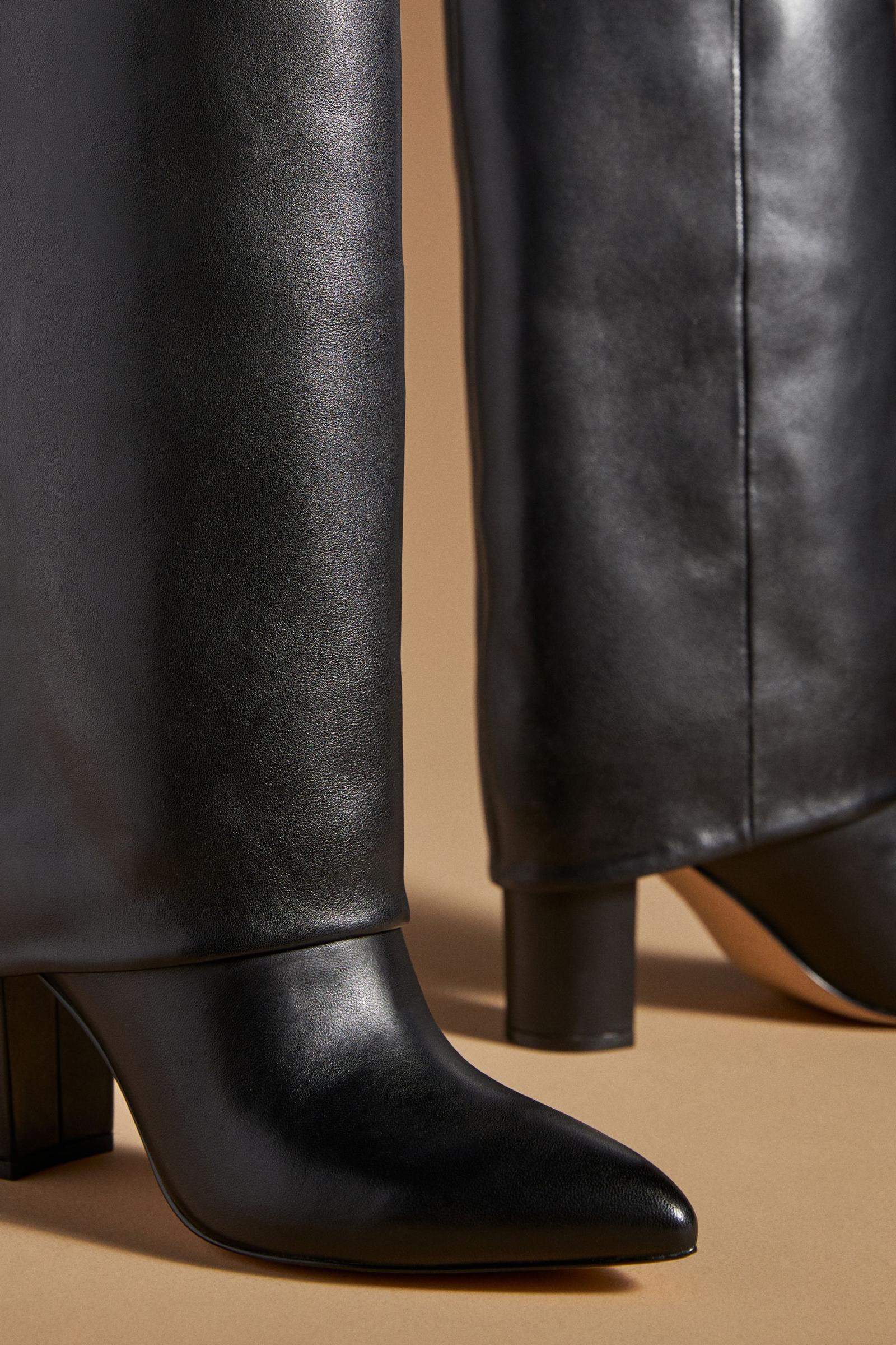 Bottes En Cuir Effet Pantalon thumbnail 2