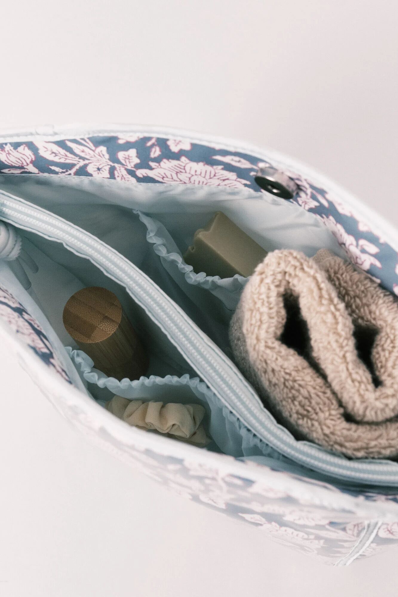 Trousse Moyenne À Imprimé Floral thumbnail 4