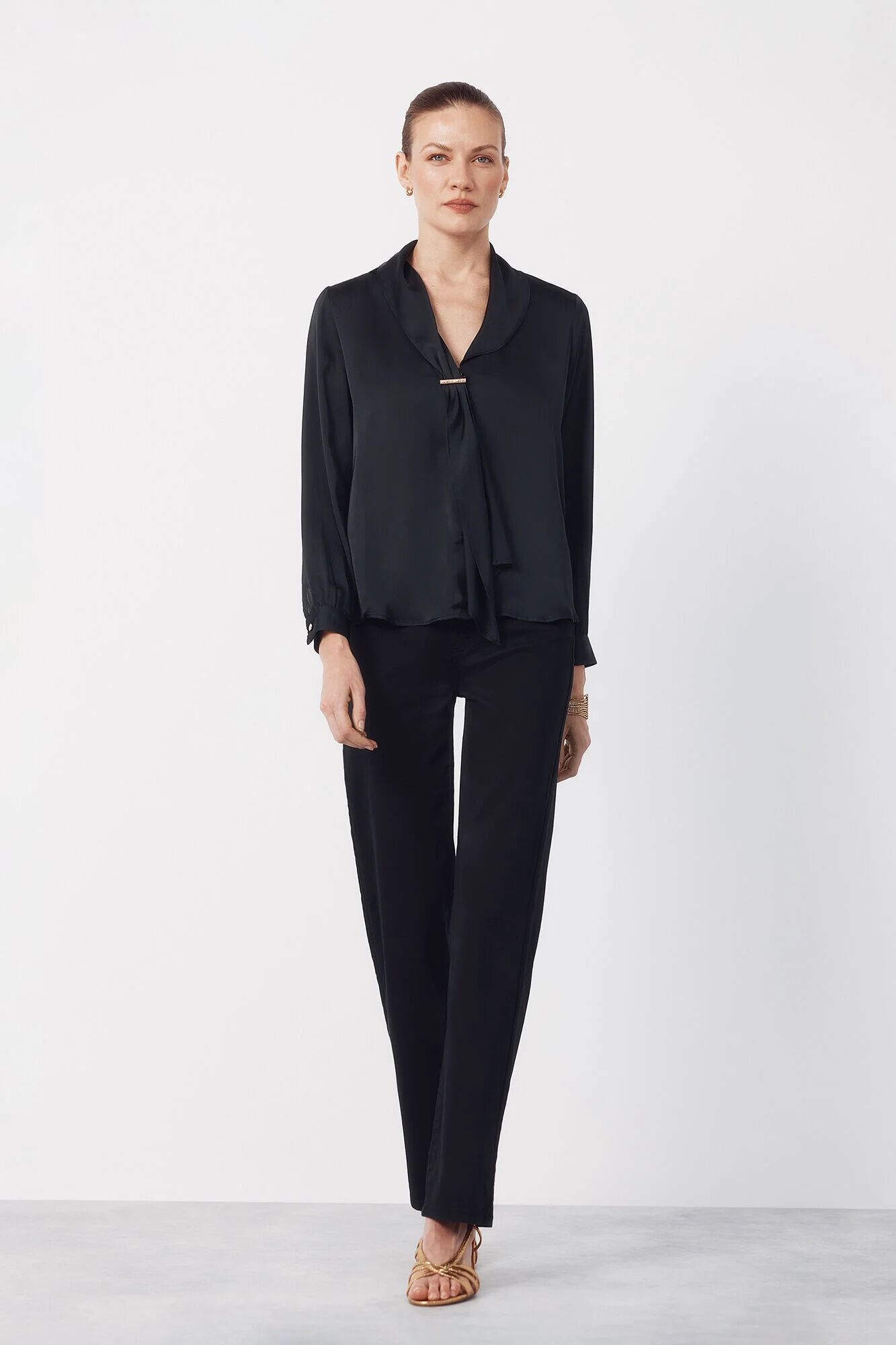 Blouse Satinée Avec Nœud thumbnail 2