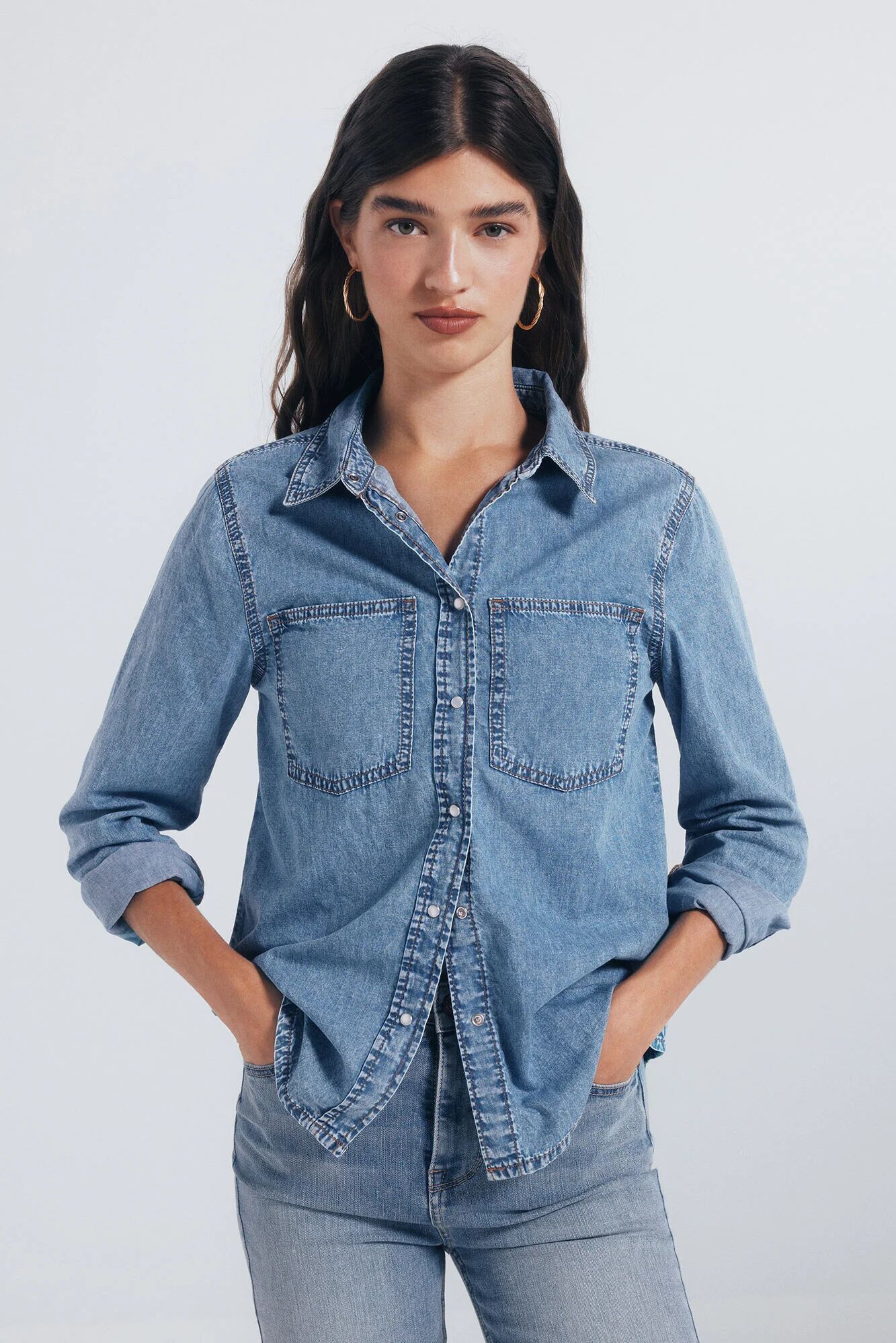 Chemise en jean avec poches thumbnail 2