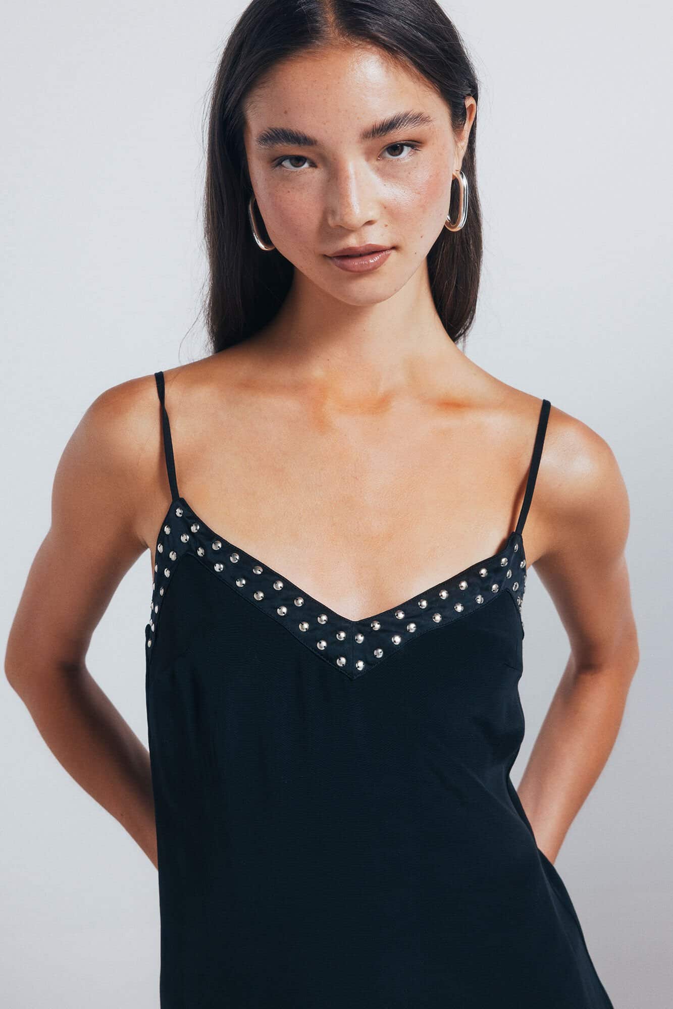 Robe Midi Manches Courtes Avec Clous
