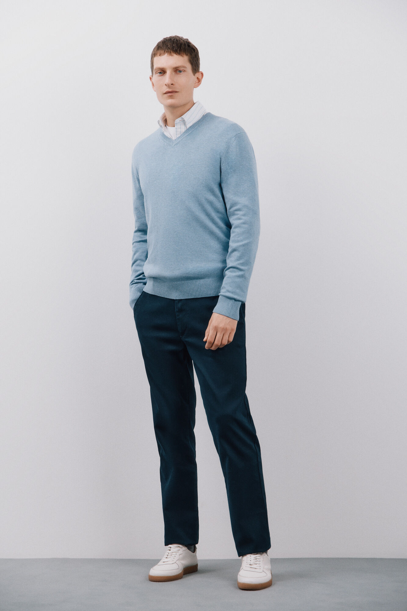 Pull col v en coton essentiel