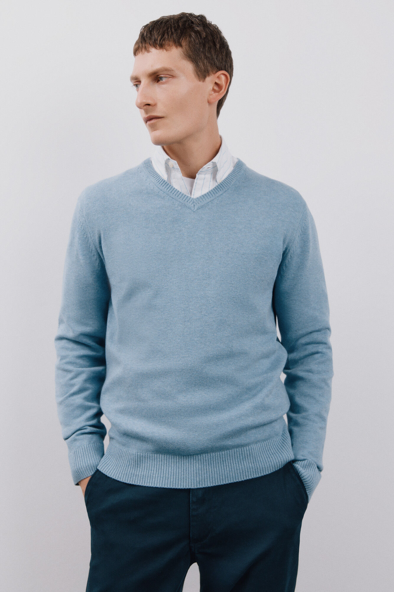 Pull col v en coton essentiel thumbnail 3