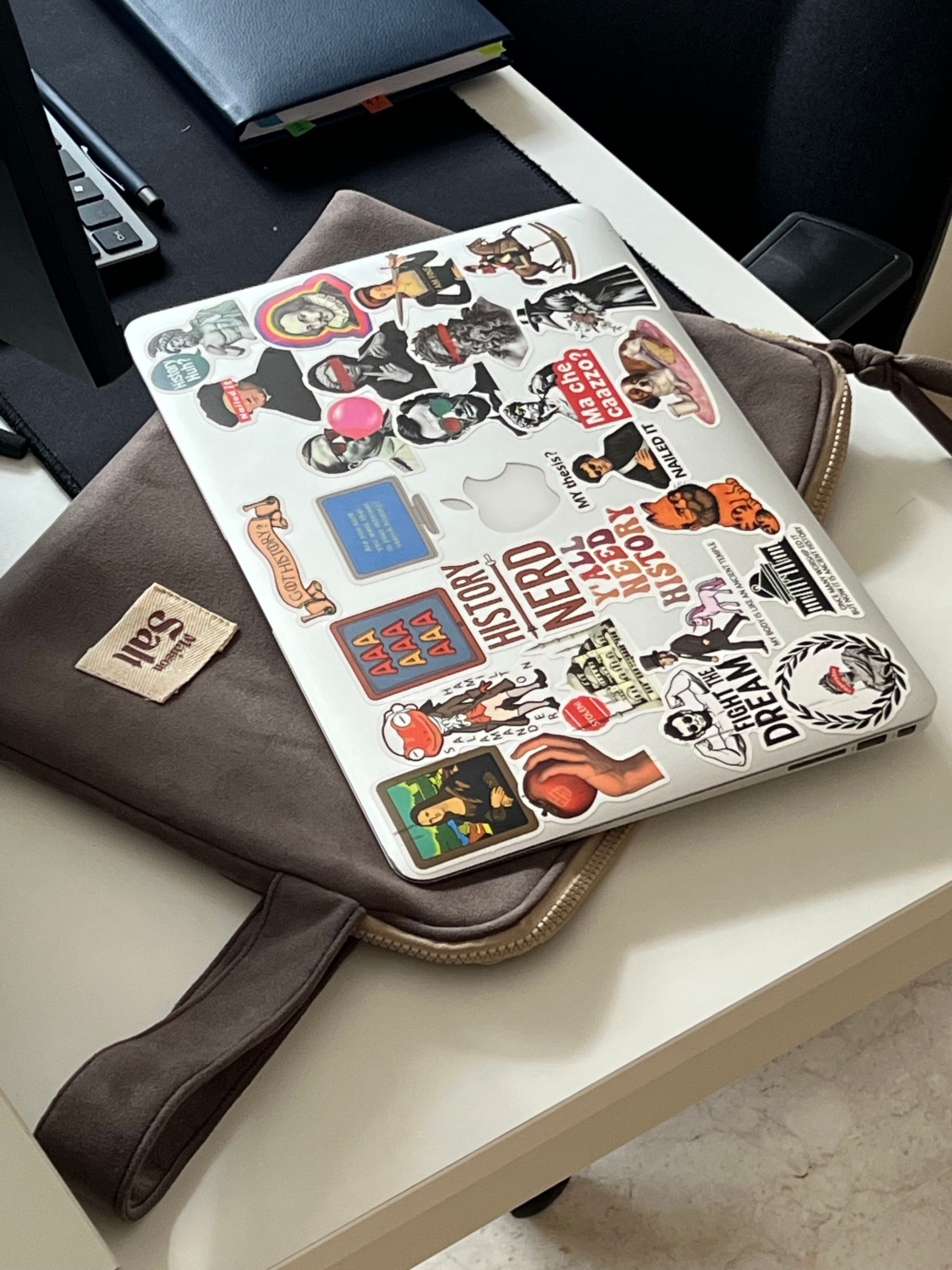 Pochette Pc En Daim Marron Avec Longuette