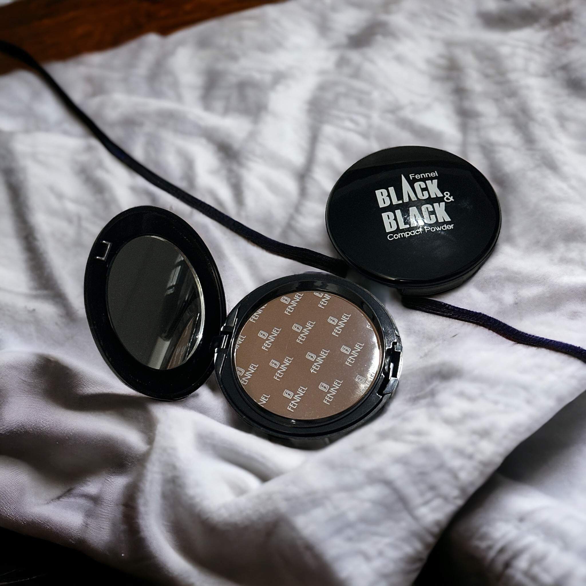 Poudre Compacte Rich Mocha Black & Black