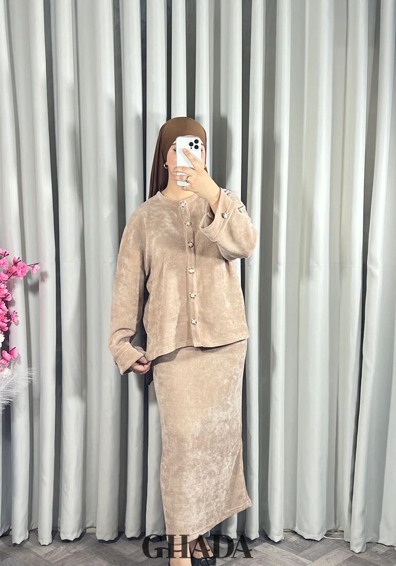 Ensemble En Maille Avec Jupe En Beige thumbnail 1