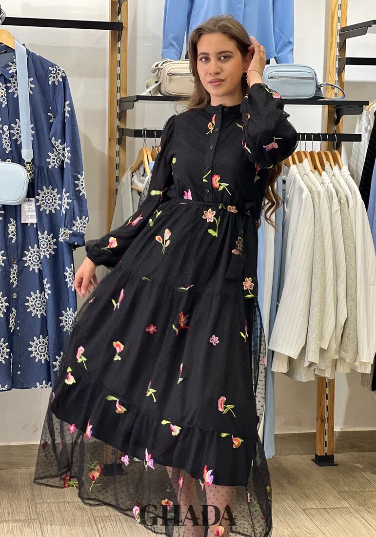 Robe Noire En Dentelle Fleurie thumbnail 3
