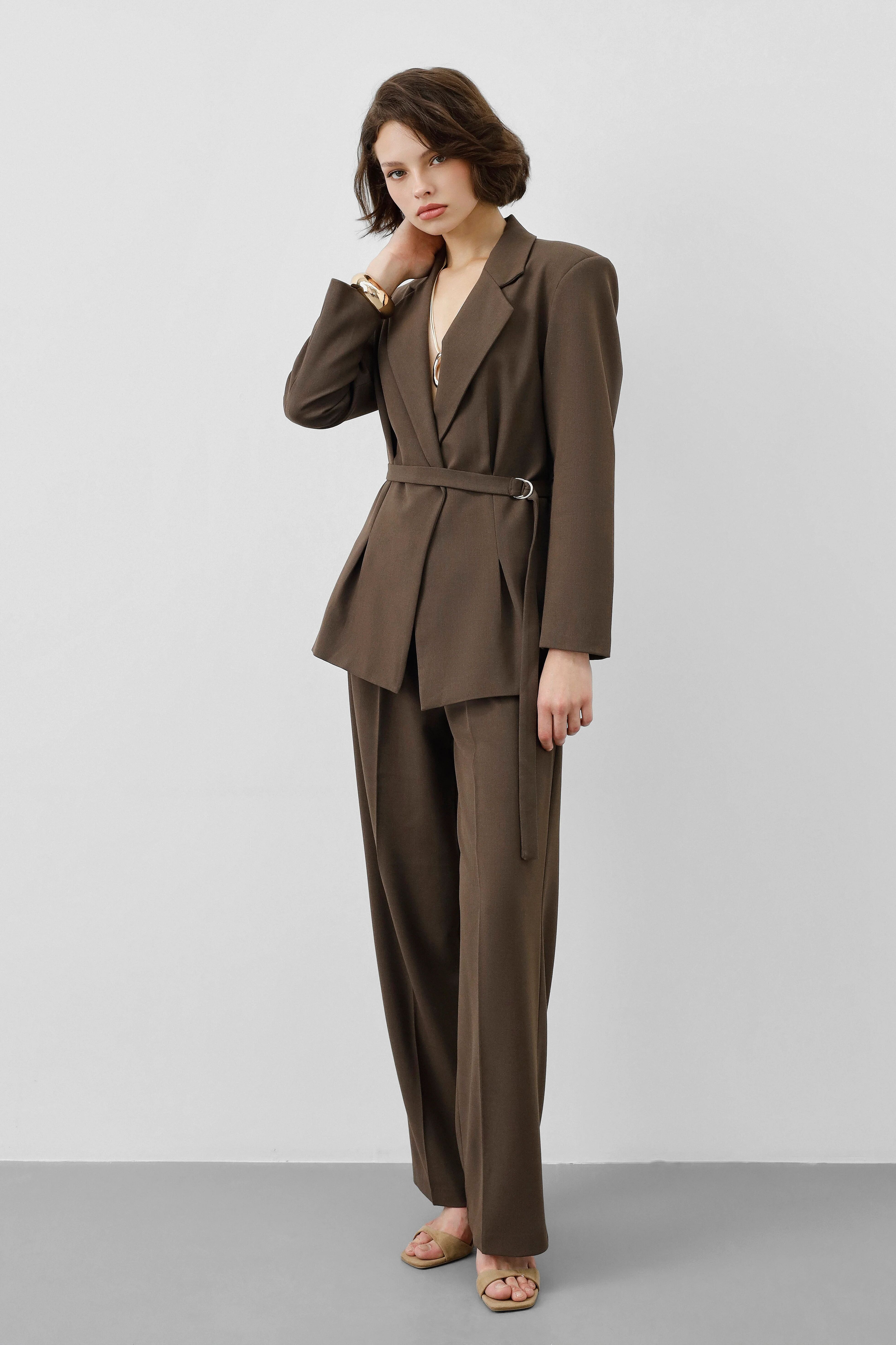 Ensemble Tailleur – Blazer Cintrée Ceinturée & Pantalon Fluide Taille Haute thumbnail 3