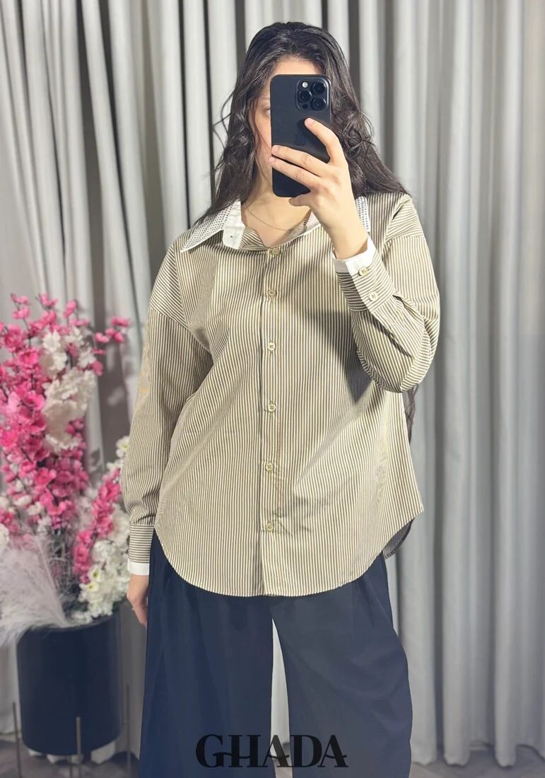 Chemise Beige À Rayures Avec Col À Strass