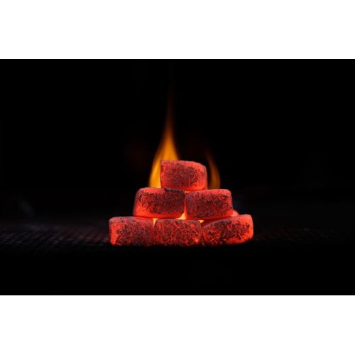 Boite De 1 Kg Ou 120 Cubes De 1,5 Cm De Chaque Cote De Charbon A Base De Coquille De Noix De Coco