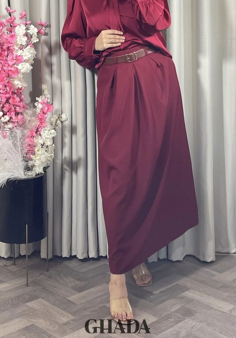 Jupe En Bordeaux Avec Ceinture