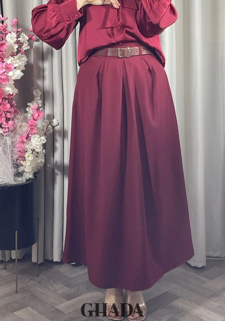 Jupe En Bordeaux Avec Ceinture