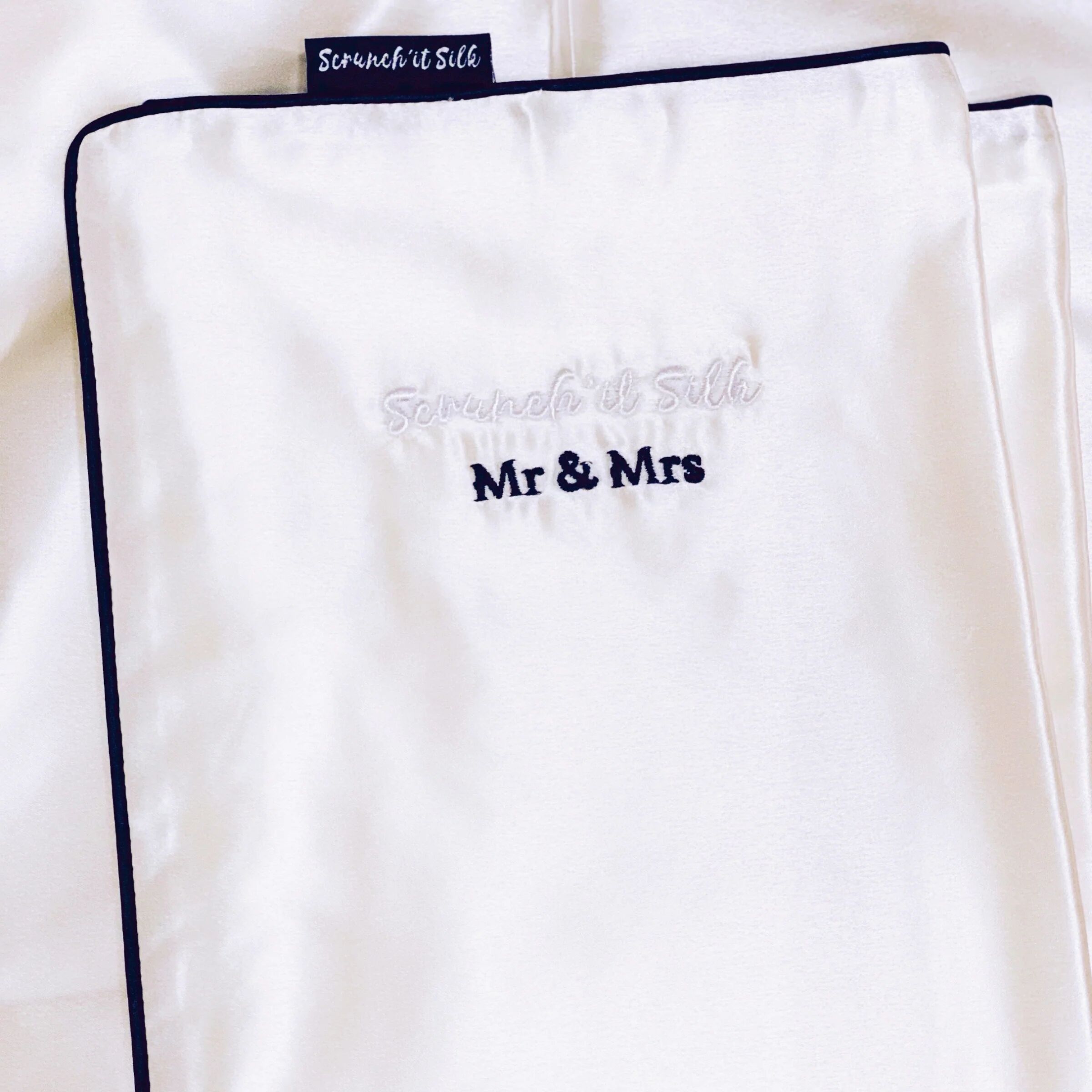 Paire De Taie D'oreiller En Soie Mr & Mrs