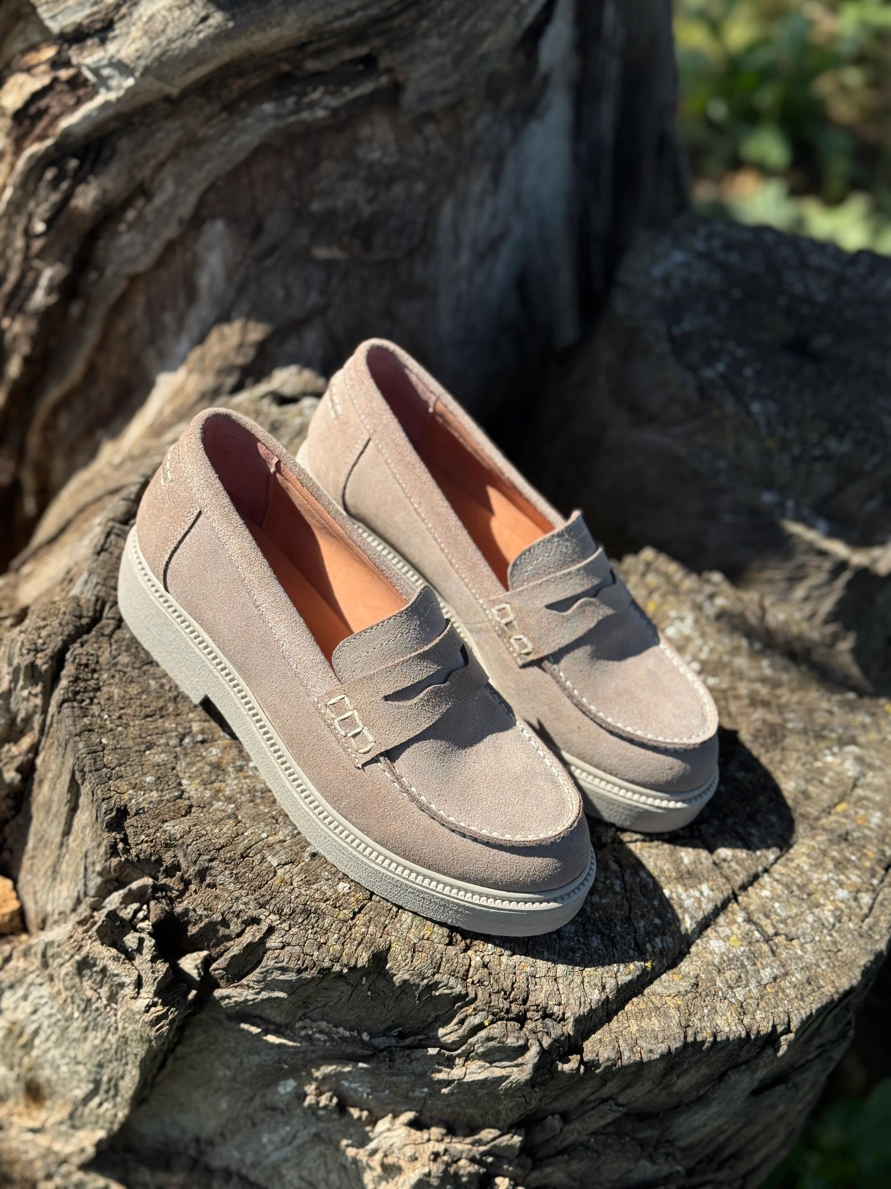 Mocassins Ocime En Daim Beige Clair Pour Femme thumbnail 2