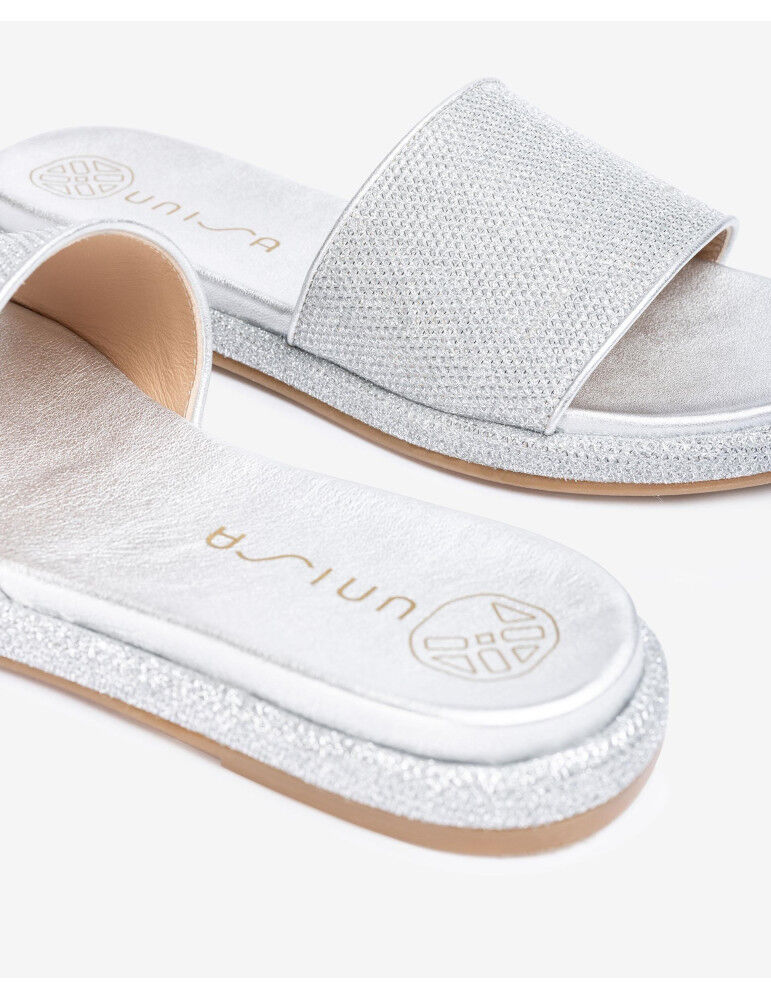 Mules Plates Avec Bande Large En Tissu Brillant