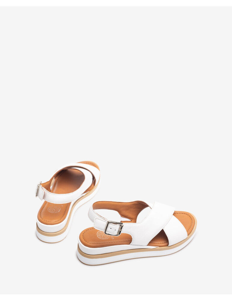 Sandales À Brides Larges Croisées En Cuir thumbnail 3