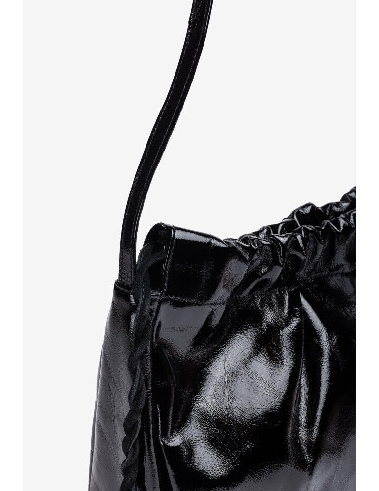 Sac À Main En Cuir Verni Noir Froissé