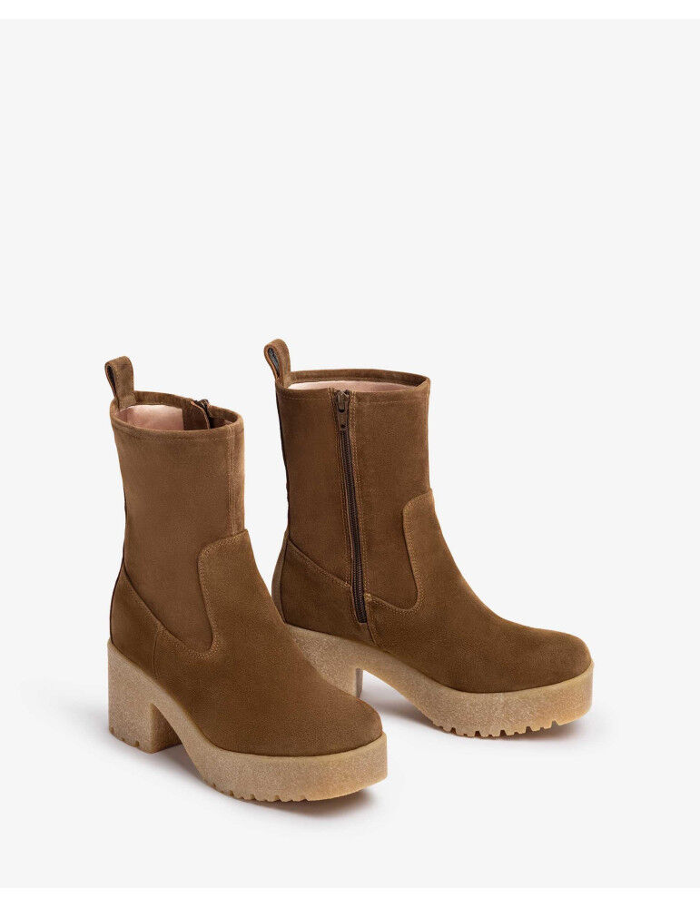 Bottines En Daim Avec Semelle En Caoutchouc thumbnail 3