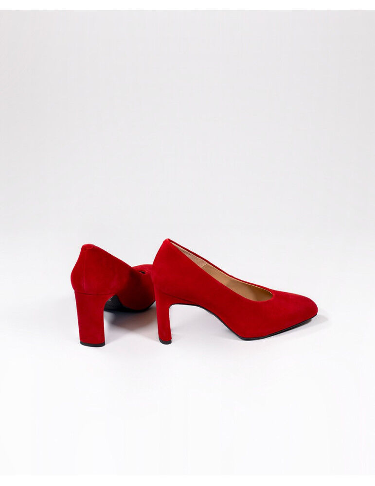 Escarpins En Daim Rouge Avec Décolleté