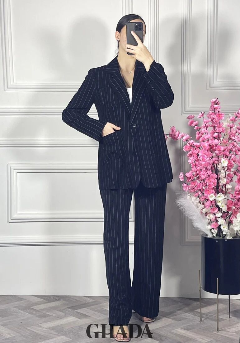 Ensemble Tailleur À Rayures En Noir thumbnail 4