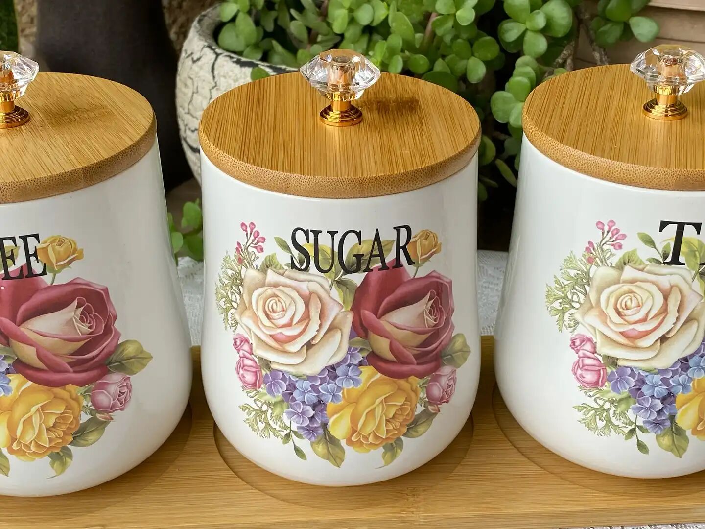 Un Ensemble De 3 Pots En Céramique De Style Vintage Avec Couvercles thumbnail 3