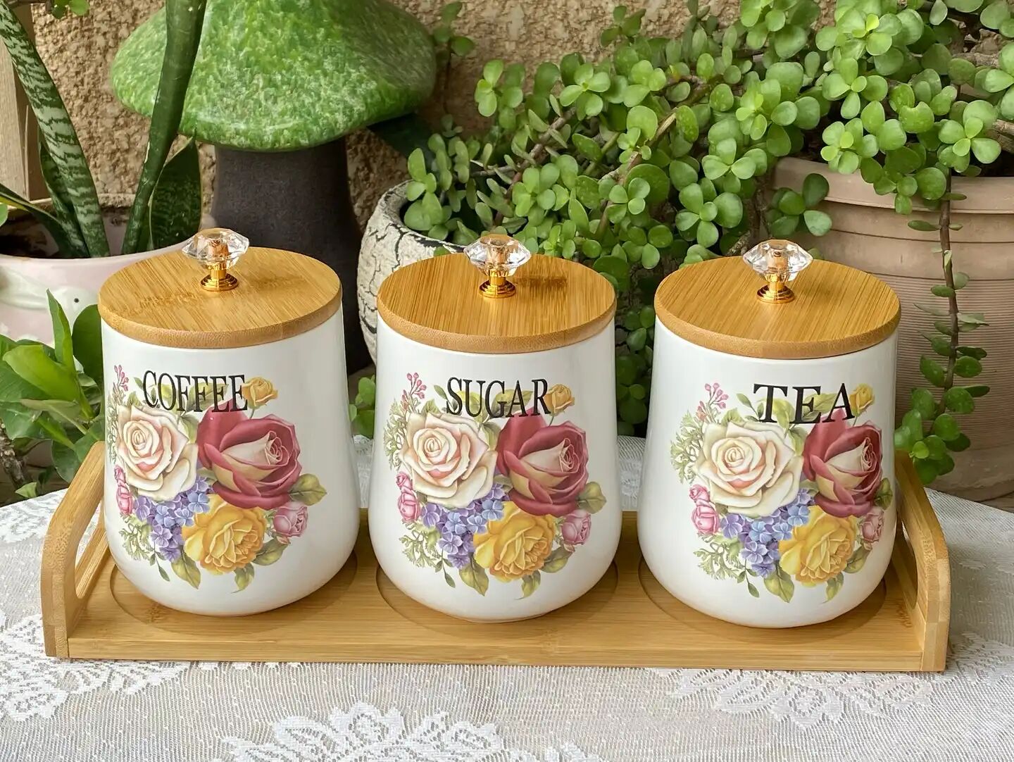 Un Ensemble De 3 Pots En Céramique De Style Vintage Avec Couvercles thumbnail 4