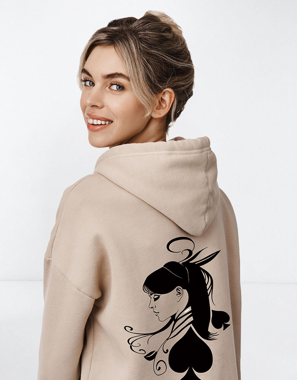 Hoodie "La Dame De Coeur" Oversize – Design Portrait Féminin