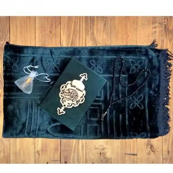 Coffret Cadeau Religieux: Saint Coran, Tapis De Prière 70x110cm, Tasbih Et Musc