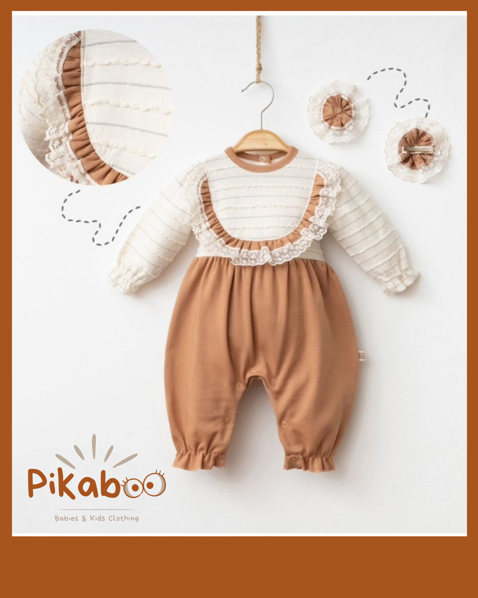 Grenouillère Terracotta En Coton Avec Col Bavoir En Dentelle Et Petits Détails Élégants