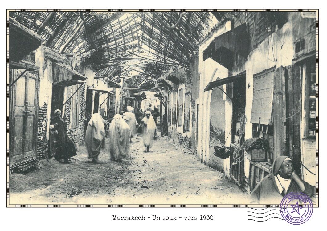 Affiche d'une vue ancienne de Marrakech - Un souk - vers 1930 - reproduction