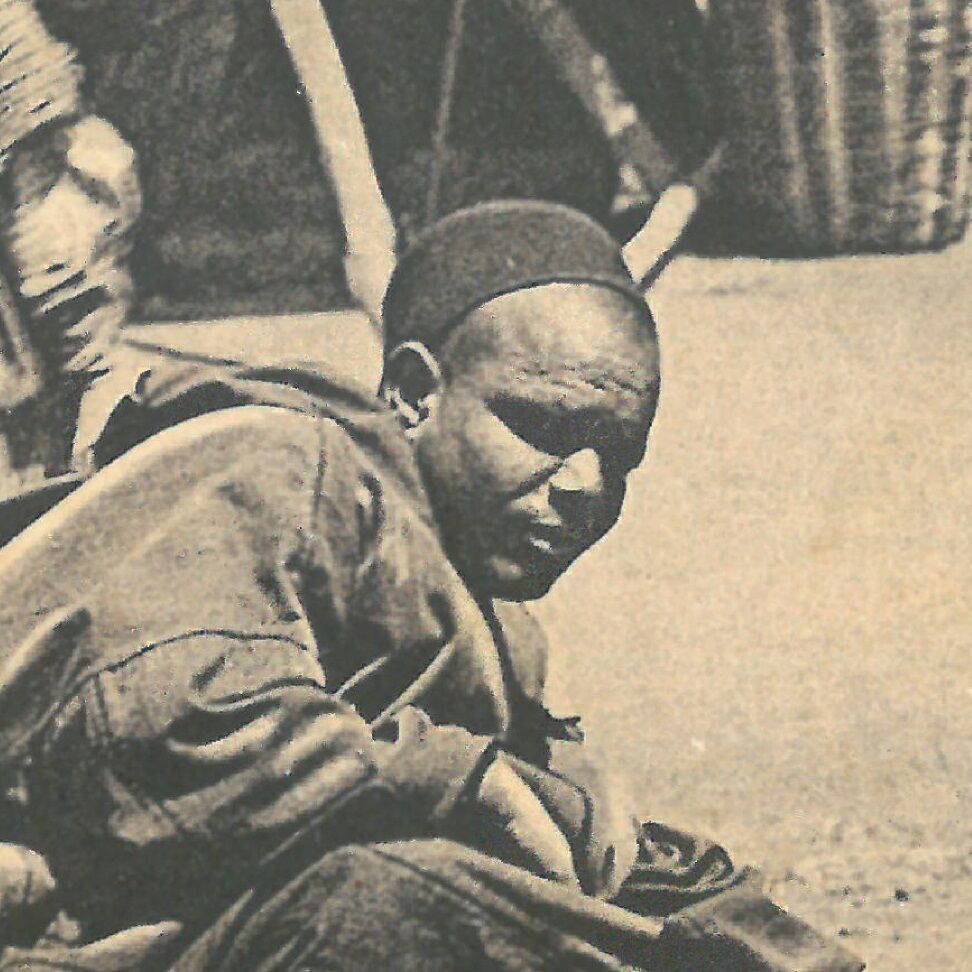 Affiche d'une vue ancienne de Marrakech - Place Jemaa el Fna, un vendeur de sauterelles - vers 1920 - reproduction thumbnail 3