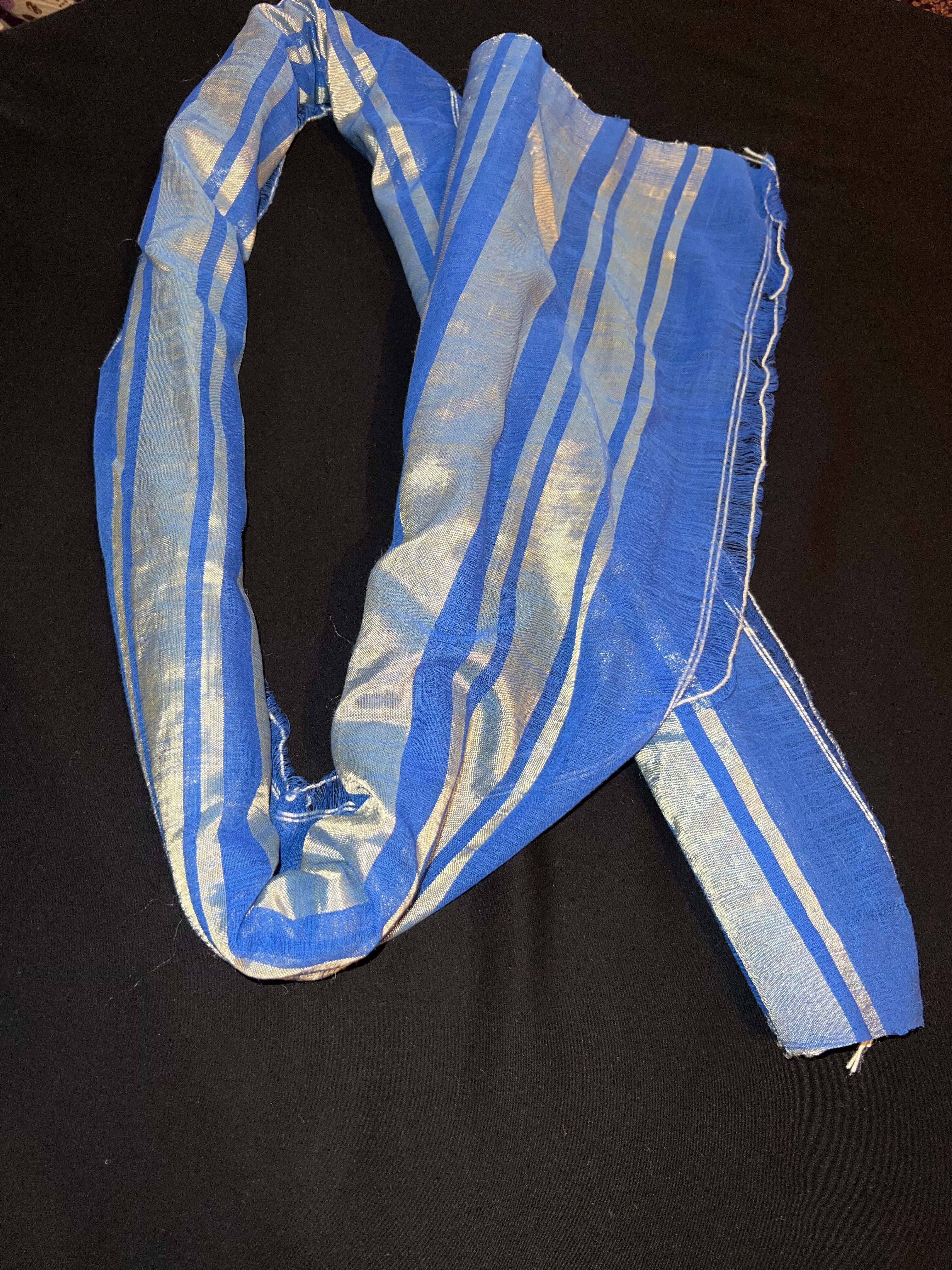 Tissu Bzioui emblématique – Bleu roi & soie dorée thumbnail 3