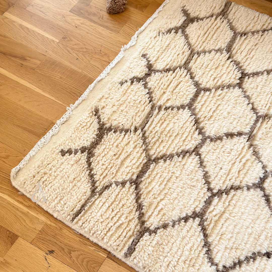 Tapis berbère Beni Ouarain crème et taupe Tizwit 100% laine de mouton - 152cm / 104cm thumbnail 3
