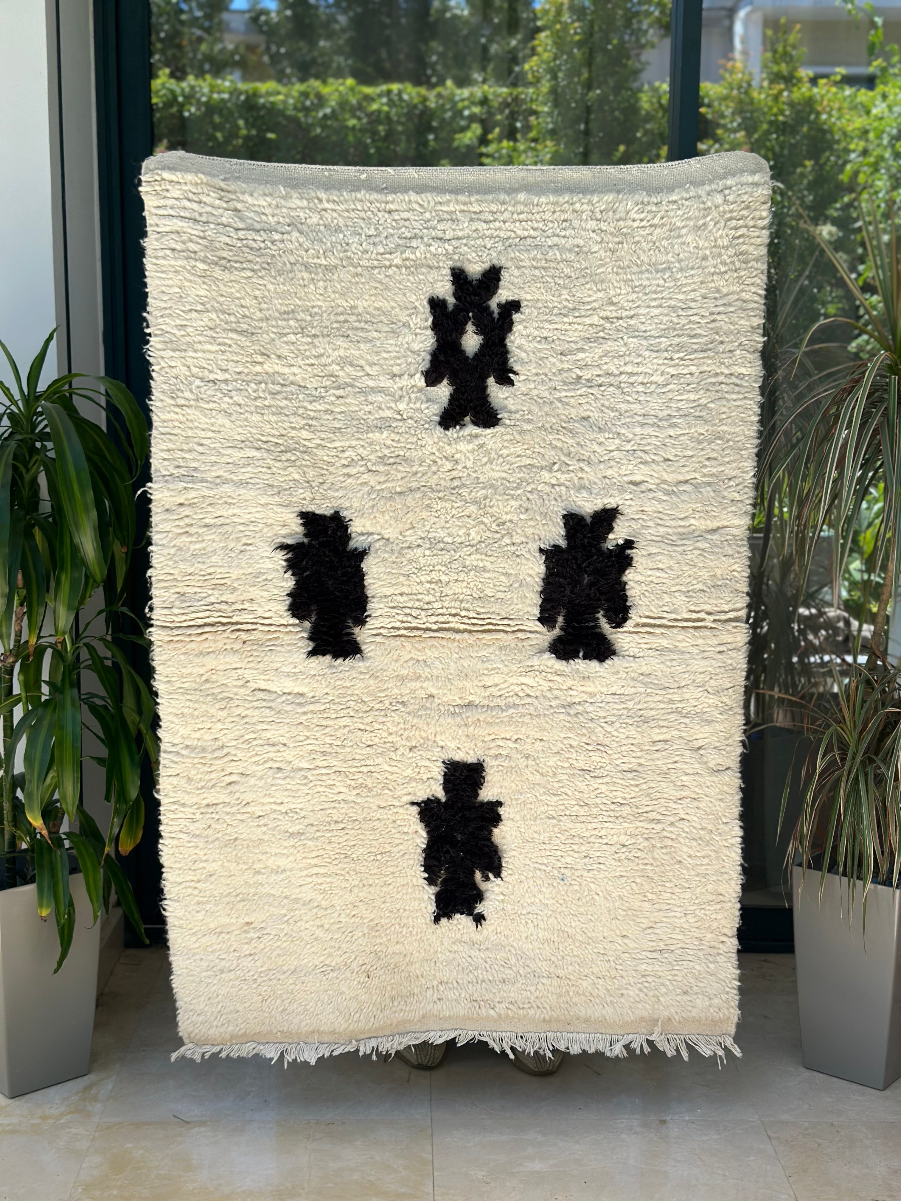 Tapis berbère Beni Ouarain crème et noir 100% laine de mouton - 152cm / 104cm
