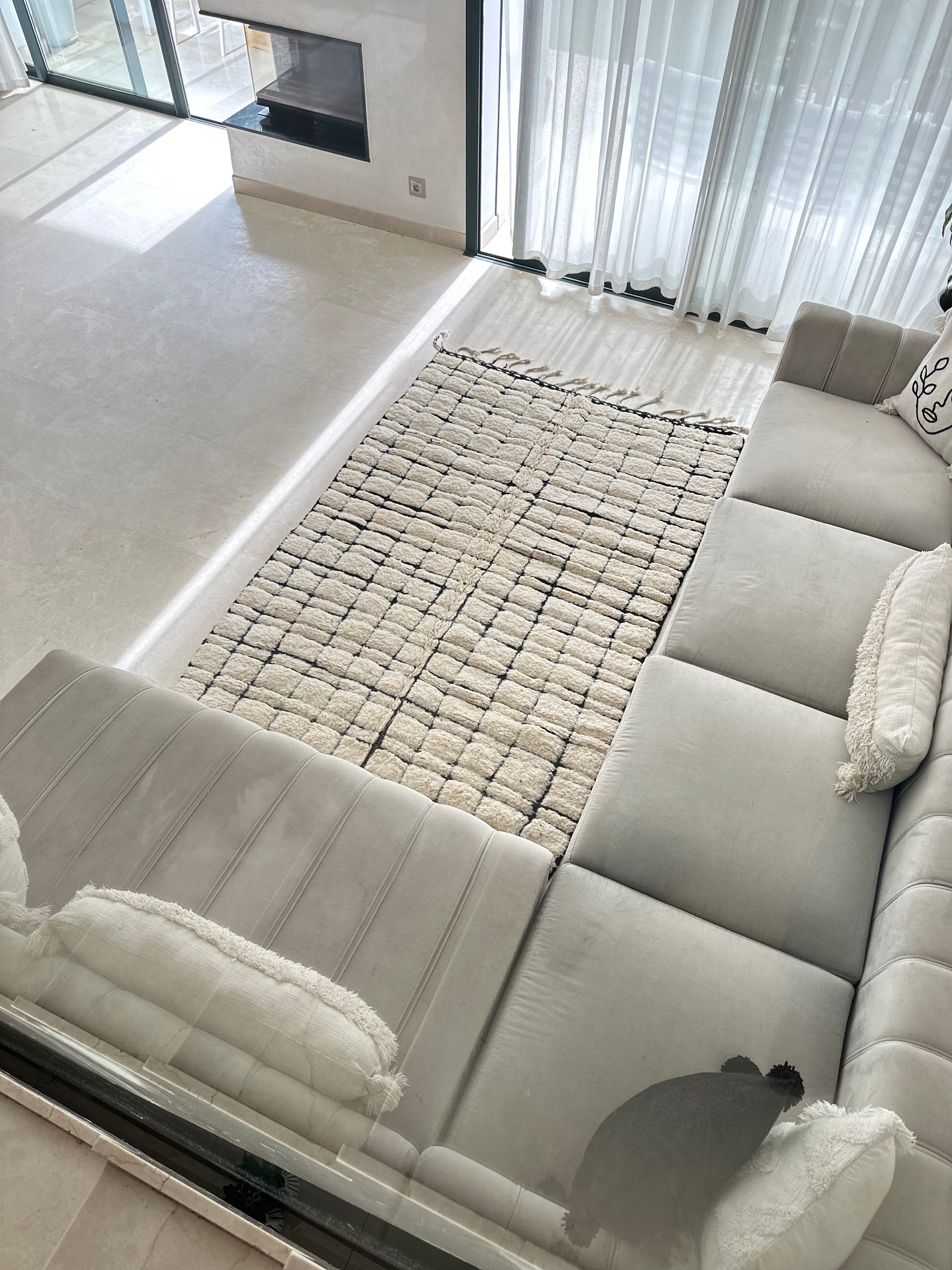 Tapis berbère Beni Ouarain crème et noir 100% laine de mouton - 2,46m / 1,54m thumbnail 3