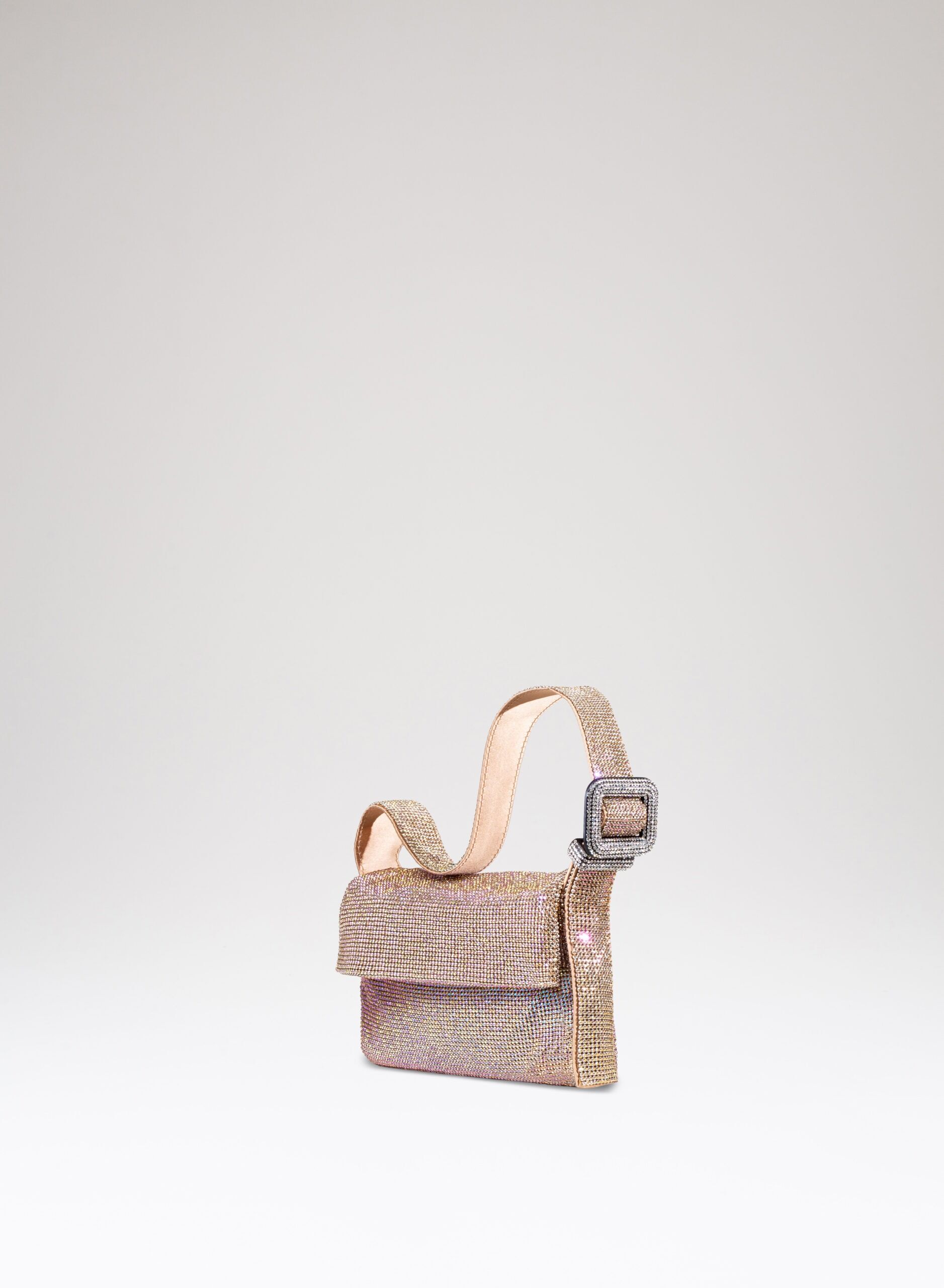 Vitty La Mignon – Golden Gun