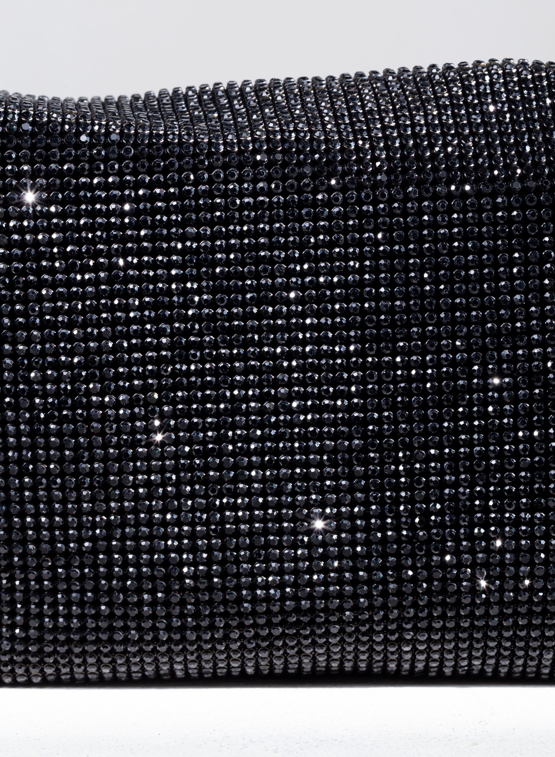 Vitty La Mignon – James Bond thumbnail 6